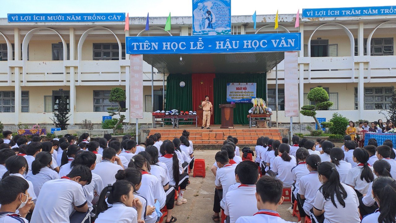 Ngoại khóa chuyên đề ” An Toàn Giao Thông “của trường THCS Chư Quynh năm học 2022-2023