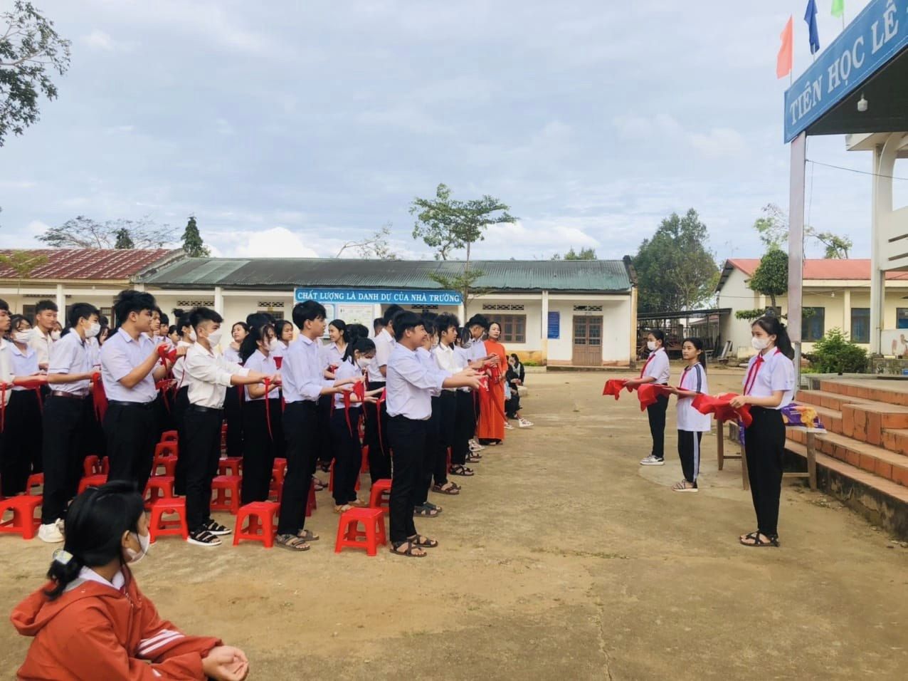 Liên đội trường THCS Chư Quynh tổ chức lễ trưởng thành đội viên cho học sinh khối 9.