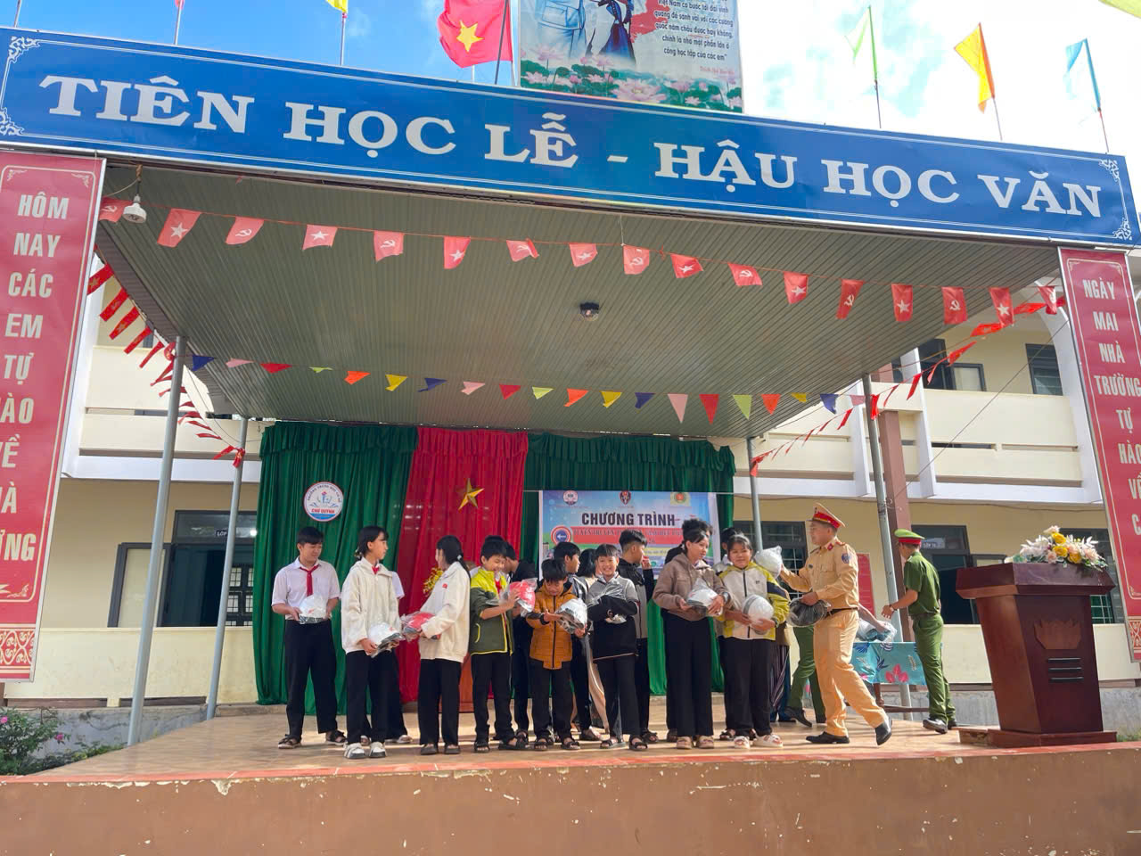 NGOẠI KHÓA TUYÊN TRUYỀN PHÁP LUẬT THÁNG 02/2026