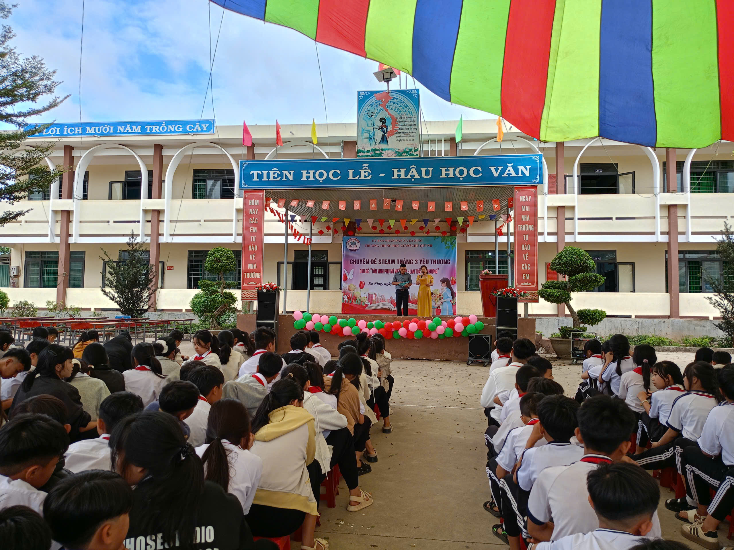 RỰC RỠ SẮC MÀU CHUYÊN ĐỀ STEAM: “TÔN VINH PHỤ NỮ VIỆT NAM – LAN TỎA YÊU THƯƠNG”